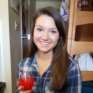 Meet your Posher, Hallie